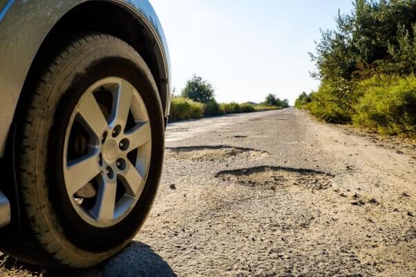 Buracos irritantes na estrada | AutoCatalystMarket Belize — Foto № 1 | AutoCatalyst Market