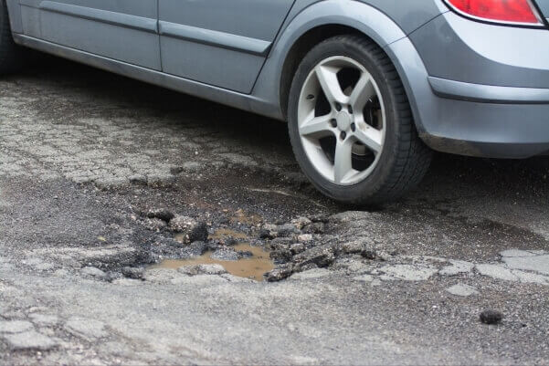 Buracos irritantes na estrada | AutoCatalystMarket Benin — Foto № 2 | AutoCatalyst Market